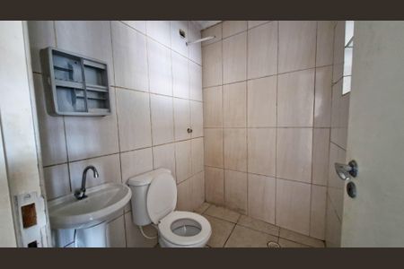 Banheiro de casa para alugar com 1 quarto, 45m² em Jardim Morais Prado, São Paulo