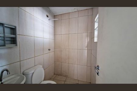 Banheiro de casa para alugar com 1 quarto, 45m² em Jardim Morais Prado, São Paulo