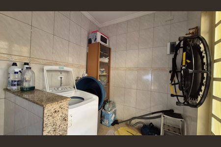 Casa à venda com 284m², 4 quartos e 4 vagas Casa à venda com 284m², 4 quartos e 4 vagasLavanderia
