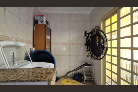 Casa à venda com 284m², 4 quartos e 4 vagas Casa à venda com 284m², 4 quartos e 4 vagasLavanderia