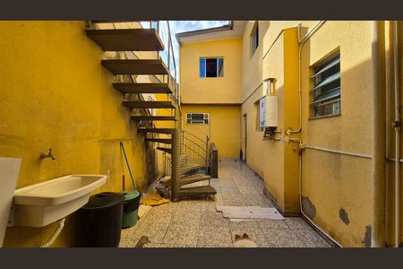 Casa à venda com 284m², 4 quartos e 4 vagas Casa à venda com 284m², 4 quartos e 4 vagasLavanderia
