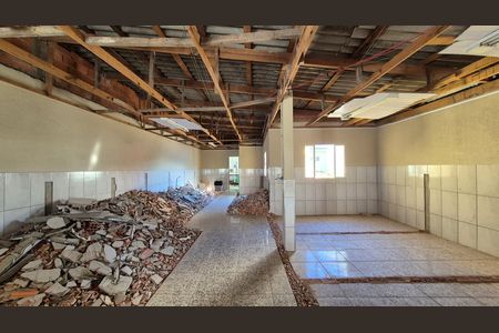 Casa à venda com 284m², 4 quartos e 4 vagas Casa à venda com 284m², 4 quartos e 4 vagasÁrea - fundos