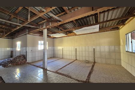 Casa à venda com 284m², 4 quartos e 4 vagas Casa à venda com 284m², 4 quartos e 4 vagasÁrea - fundos