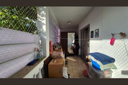 Casa à venda com 284m², 4 quartos e 4 vagas Casa à venda com 284m², 4 quartos e 4 vagasVaranda