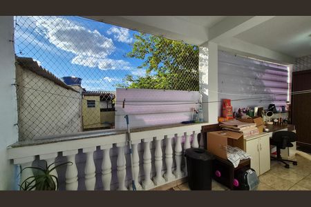 Casa à venda com 284m², 4 quartos e 4 vagas Casa à venda com 284m², 4 quartos e 4 vagasVista