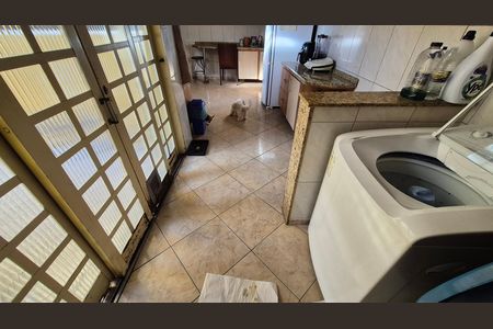 Casa à venda com 284m², 4 quartos e 4 vagas Casa à venda com 284m², 4 quartos e 4 vagasLavanderia