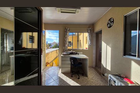 Casa à venda com 284m², 4 quartos e 4 vagas Casa à venda com 284m², 4 quartos e 4 vagasQuarto - fundos