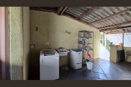 Casa à venda com 284m², 4 quartos e 4 vagas Casa à venda com 284m², 4 quartos e 4 vagasÁrea de serviço - casa 2