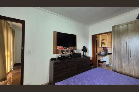 Casa à venda com 284m², 4 quartos e 4 vagas Casa à venda com 284m², 4 quartos e 4 vagasSuíte