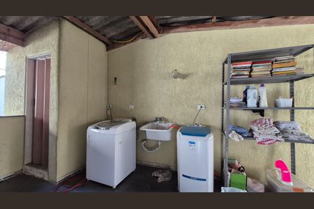 Casa à venda com 284m², 4 quartos e 4 vagas Casa à venda com 284m², 4 quartos e 4 vagasÁrea de serviço - casa 2
