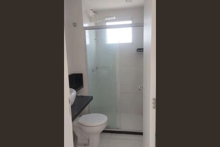 Banheiro de apartamento para alugar com 2 quartos, 48m² em Piatã, Salvador