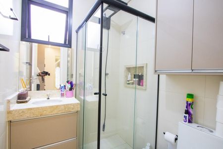 Apartamento à venda com 85m², 3 quartos e 2 vagasBanheiro do quarto 1
