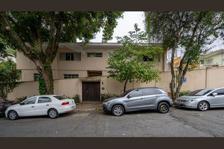 Casa à venda com 322m², 4 quartos e 5 vagasFachada