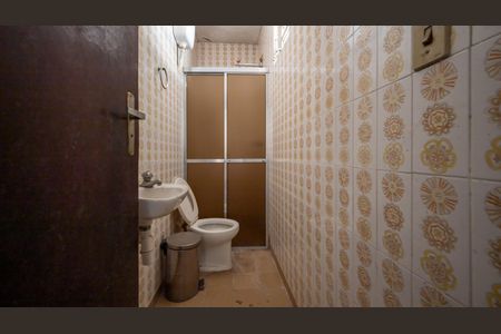 Casa à venda com 322m², 4 quartos e 5 vagasBanheiro de serviço
