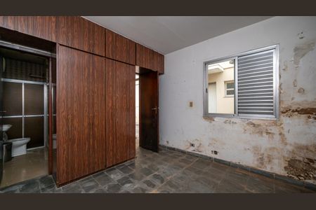 Casa à venda com 322m², 4 quartos e 5 vagasQuarto de Serviço