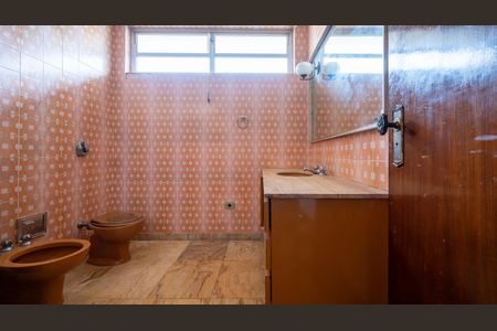 Casa à venda com 322m², 4 quartos e 5 vagasBanheiro da Suíte 2