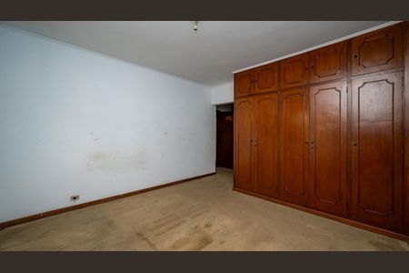 Casa à venda com 322m², 4 quartos e 5 vagasSuíte 2