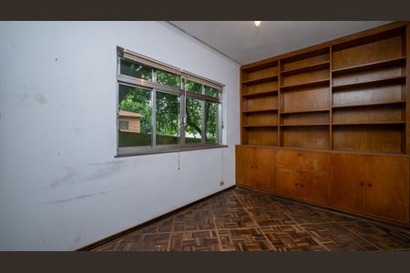 Casa à venda com 322m², 4 quartos e 5 vagasEscritório
