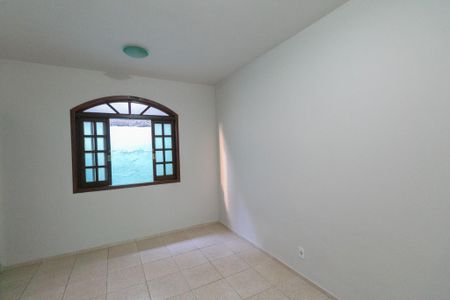 Casa para alugar com 2 quartos, 70m² em Heliópolis, Belo Horizonte