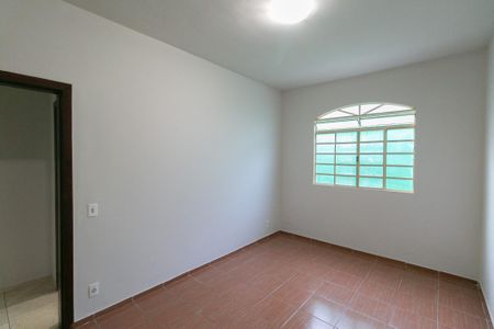 Casa para alugar com 2 quartos, 70m² em Heliópolis, Belo Horizonte