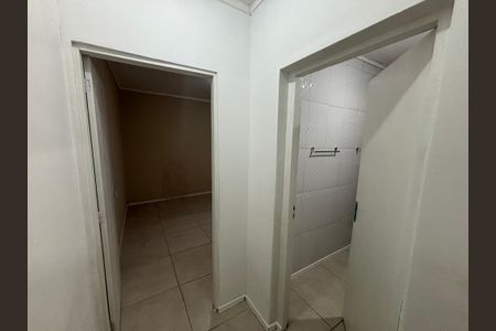 Corredor de casa para alugar com 1 quarto, 39m² em Jardim Keralux, São Paulo