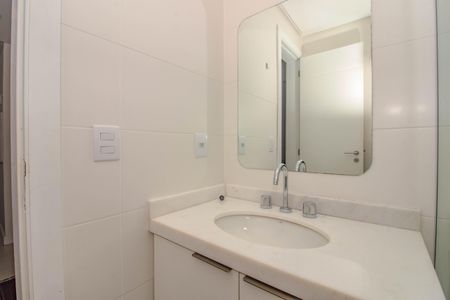 Banheiro de kitnet/studio para alugar com 1 quarto, 28m² em Bom Fim, Porto Alegre