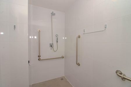 Banheiro de kitnet/studio à venda com 1 quarto, 24m² em Independência, Porto Alegre