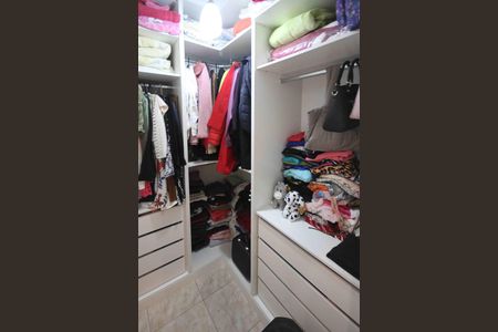 Apartamento à venda com 98m², 3 quartos e 1 vaga Apartamento à venda com 98m², 3 quartos e 1 vagaCloset da suíte