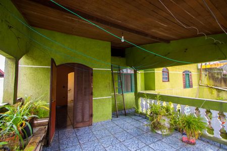 Casa à venda com 100m², 3 quartos e 2 vagas Casa à venda com 100m², 3 quartos e 2 vagasVaranda do quarto 3
