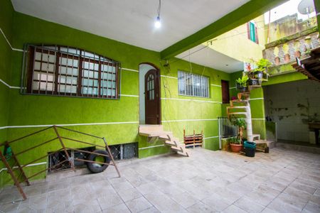 Casa à venda com 100m², 3 quartos e 2 vagas Casa à venda com 100m², 3 quartos e 2 vagasEspaço gourmet/Quintal/Garagem