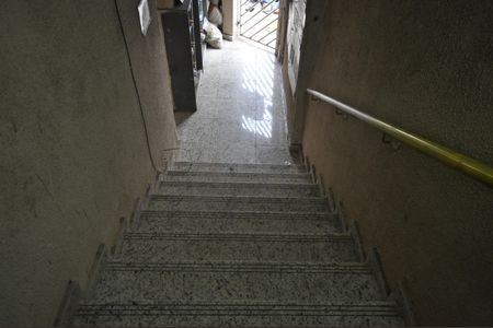 Casa para alugar com 35m², 2 quartos e sem vagaEscada de acesso