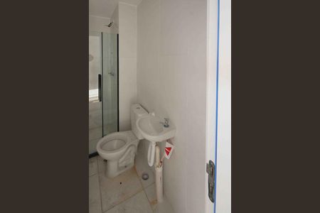 Banheiro  de apartamento para alugar com 2 quartos, 32m² em Parque São Lourenço, São Paulo