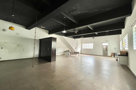 Casa à venda com 574m², 4 quartos e 4 vagas Casa à venda com 574m², 4 quartos e 4 vagasSalão