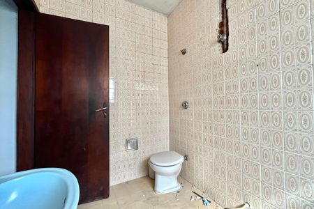 Casa à venda com 574m², 4 quartos e 4 vagas Casa à venda com 574m², 4 quartos e 4 vagasBanheiro