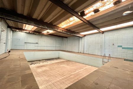 Casa à venda com 574m², 4 quartos e 4 vagas Casa à venda com 574m², 4 quartos e 4 vagasPiscina