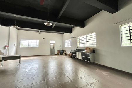Casa à venda com 574m², 4 quartos e 4 vagas Casa à venda com 574m², 4 quartos e 4 vagasSalão