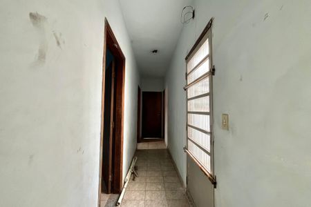 Casa à venda com 574m², 4 quartos e 4 vagas Casa à venda com 574m², 4 quartos e 4 vagasCorredor