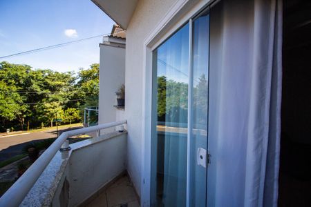 Casa de condomínio para alugar com 331m², 3 quartos e 6 vagasVaranda