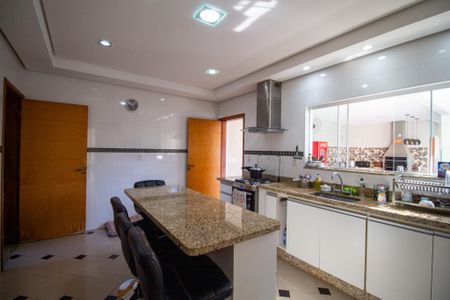 Casa de condomínio para alugar com 331m², 3 quartos e 6 vagasCozinha