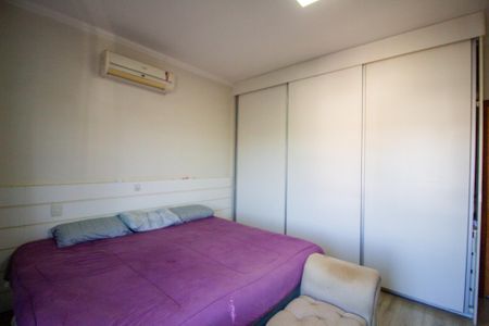 Casa de condomínio para alugar com 331m², 3 quartos e 6 vagasSuíte