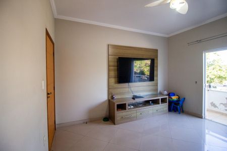 Casa de condomínio para alugar com 331m², 3 quartos e 6 vagasSala de TV