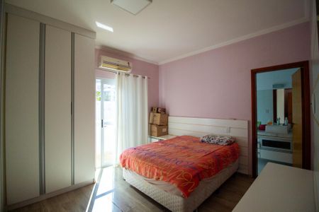 Casa de condomínio para alugar com 331m², 3 quartos e 6 vagasSuíte 3