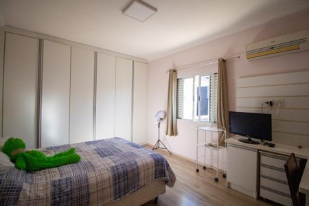 Casa de condomínio para alugar com 331m², 3 quartos e 6 vagasSuíte 2