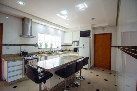 Casa de condomínio para alugar com 331m², 3 quartos e 6 vagasCozinha