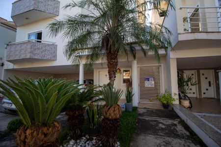 Casa de condomínio para alugar com 331m², 3 quartos e 6 vagasFachada