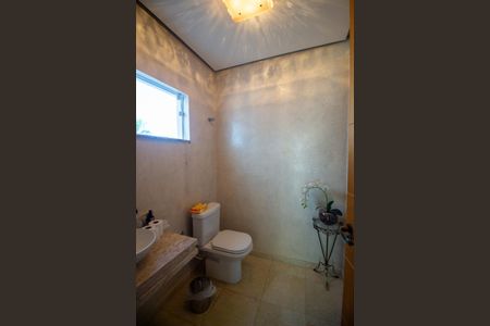 Casa de condomínio para alugar com 331m², 3 quartos e 6 vagasLavabo