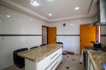 Casa de condomínio para alugar com 331m², 3 quartos e 6 vagasCozinha