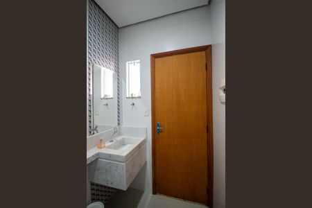 Casa de condomínio para alugar com 331m², 3 quartos e 6 vagasBanheiro externo
