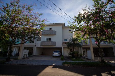 Casa de condomínio para alugar com 331m², 3 quartos e 6 vagasFachada