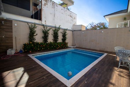 Casa de condomínio para alugar com 331m², 3 quartos e 6 vagasPiscina